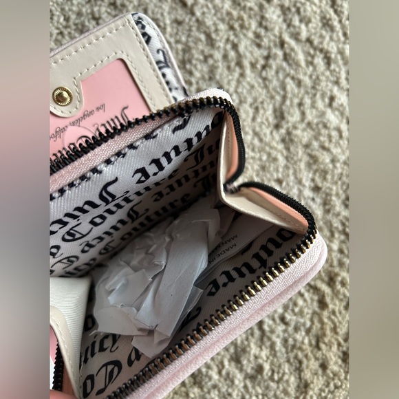 Juicy Couture Queen Of Everything Crest Small Zip Around Wallet - Picture 3 of 3